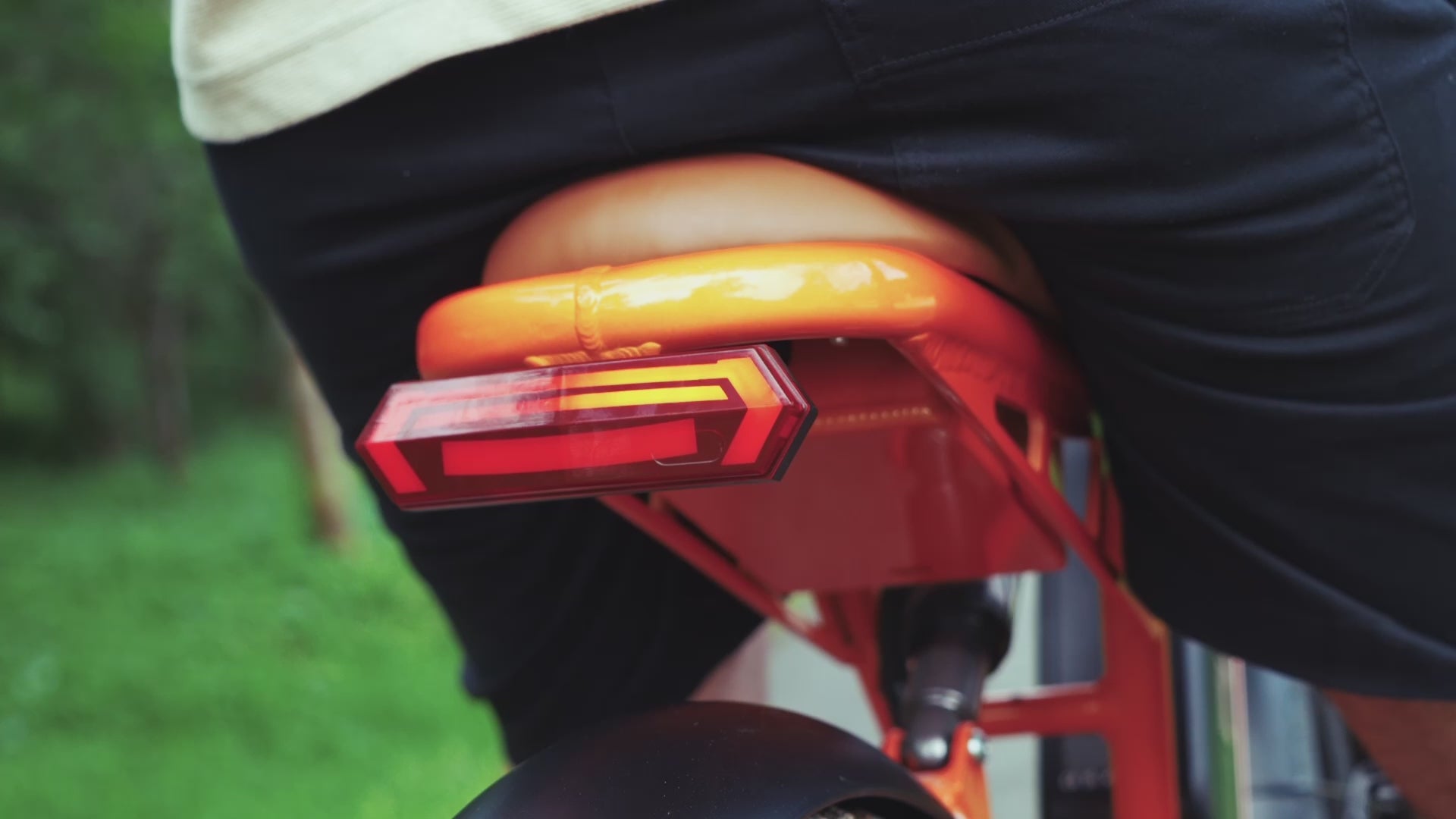 Зареди видео: